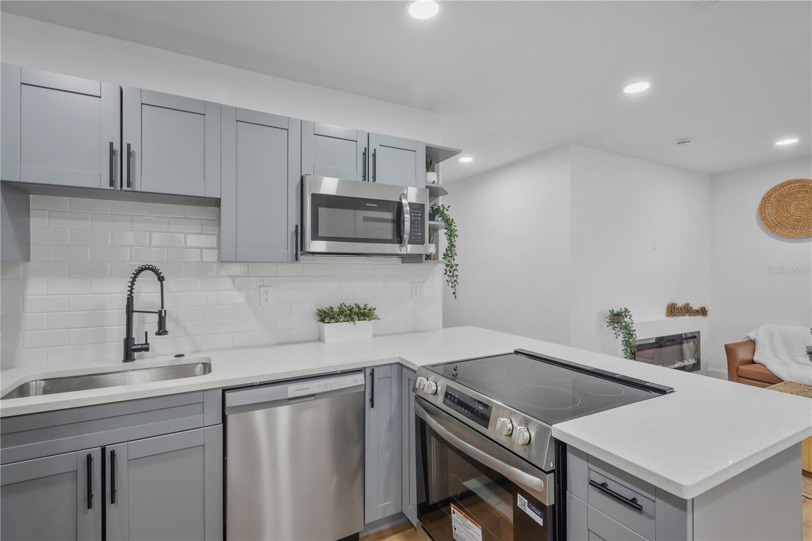 Listing photo id 4 for 3243 6th Avenue S