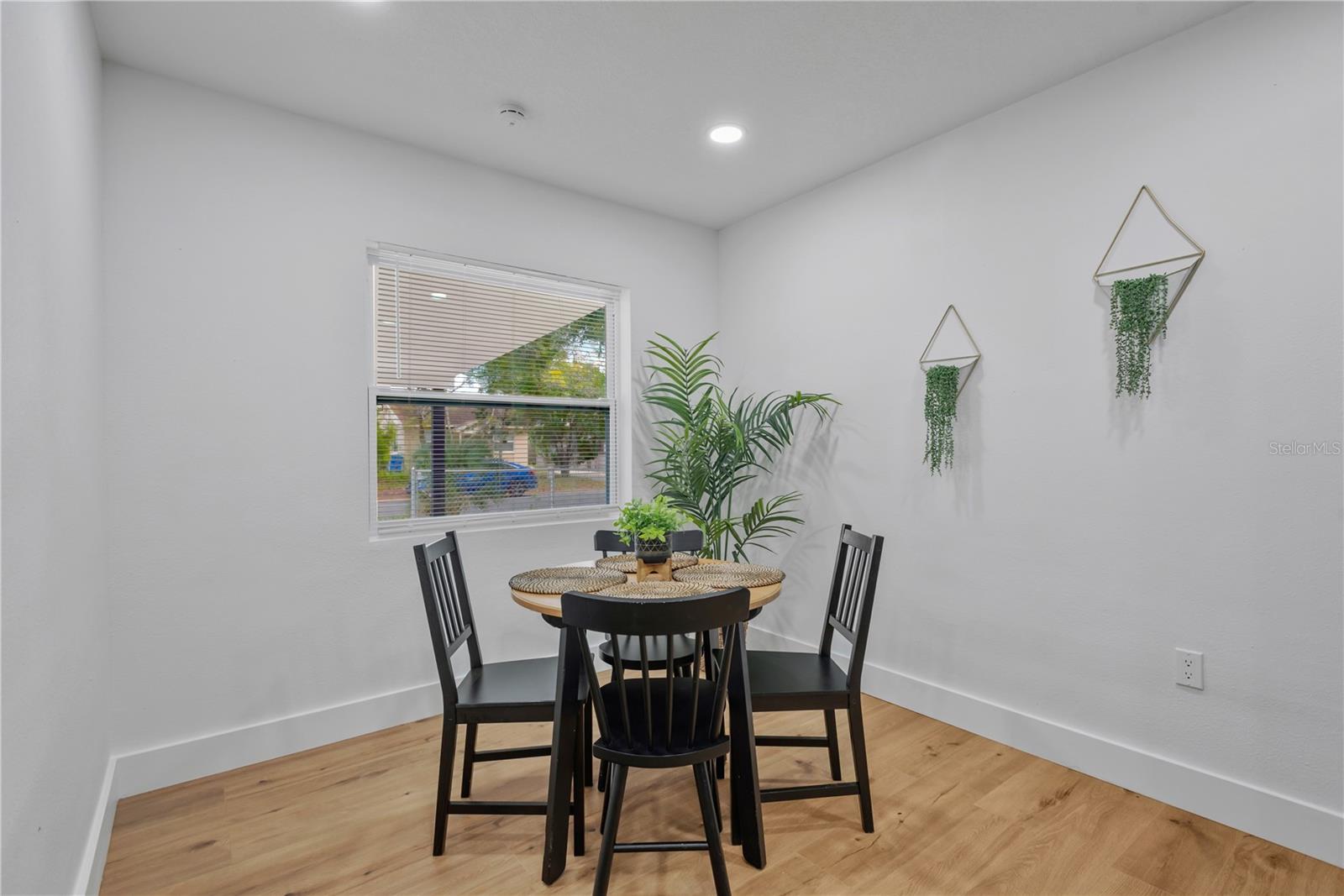 Listing photo id 6 for 3243 6th Avenue S