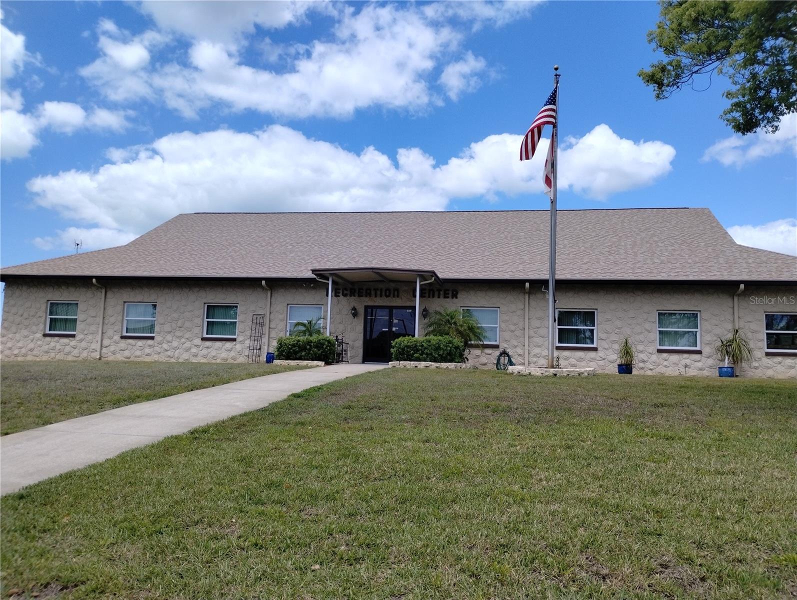 Listing photo id 14 for 7409 Skyline Drive