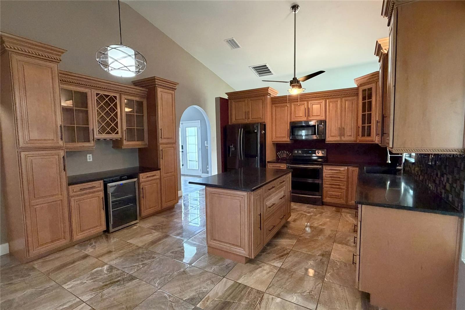 Image 10 of 91 For 1497 Overland Drive