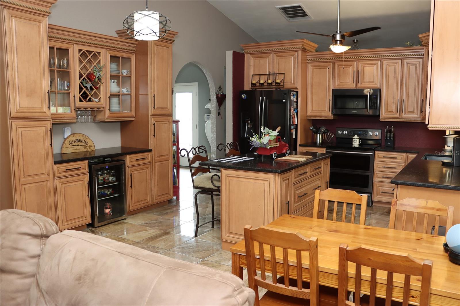 Image 11 of 91 For 1497 Overland Drive