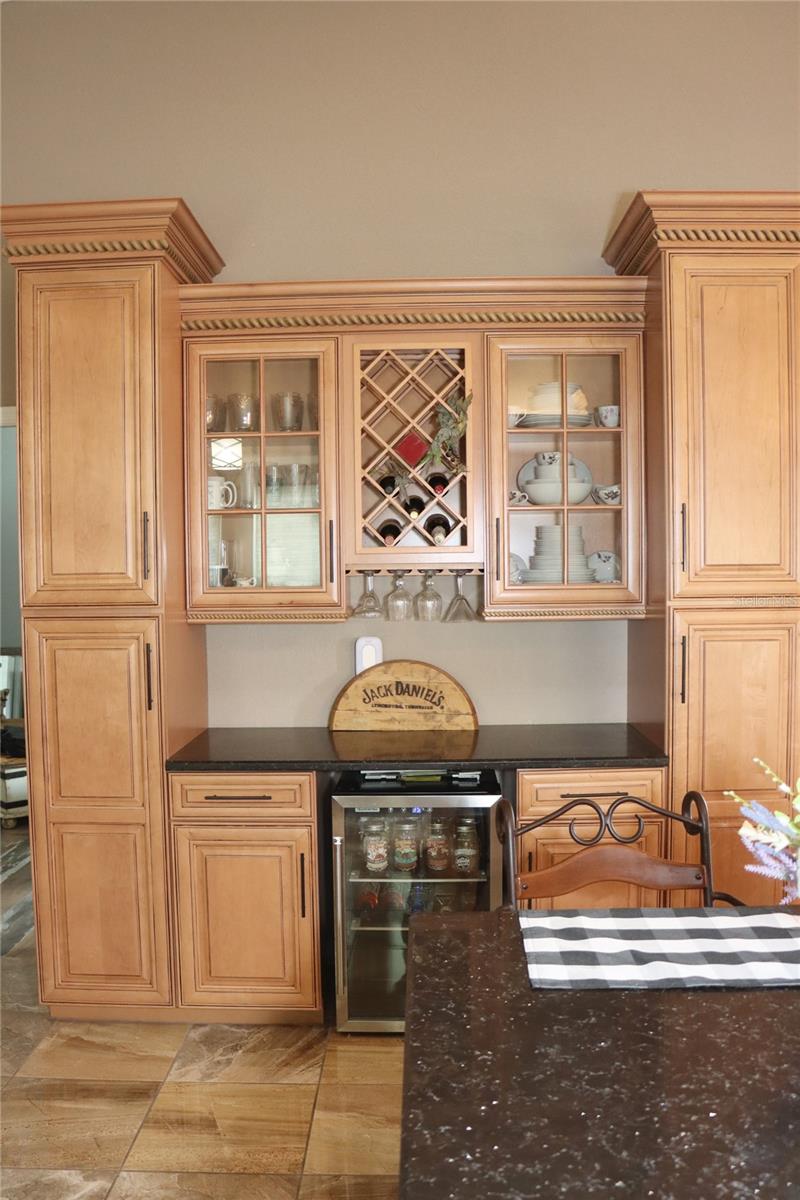 Image 13 of 91 For 1497 Overland Drive