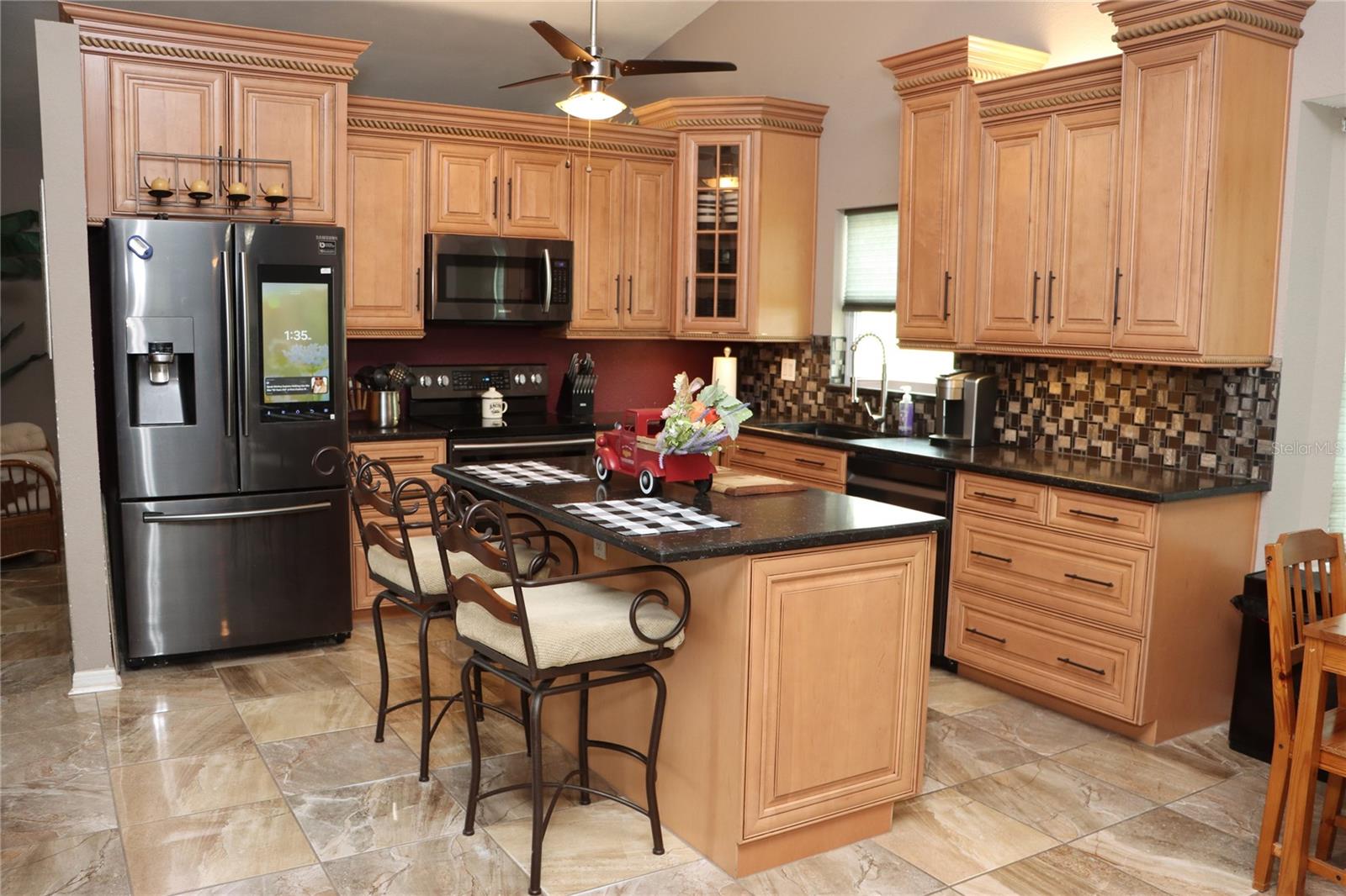 Image 16 of 91 For 1497 Overland Drive