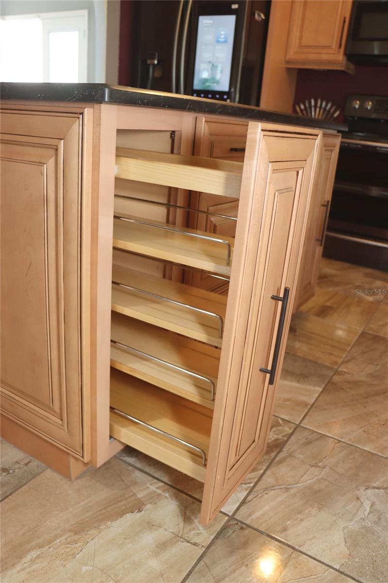 Image 19 of 91 For 1497 Overland Drive