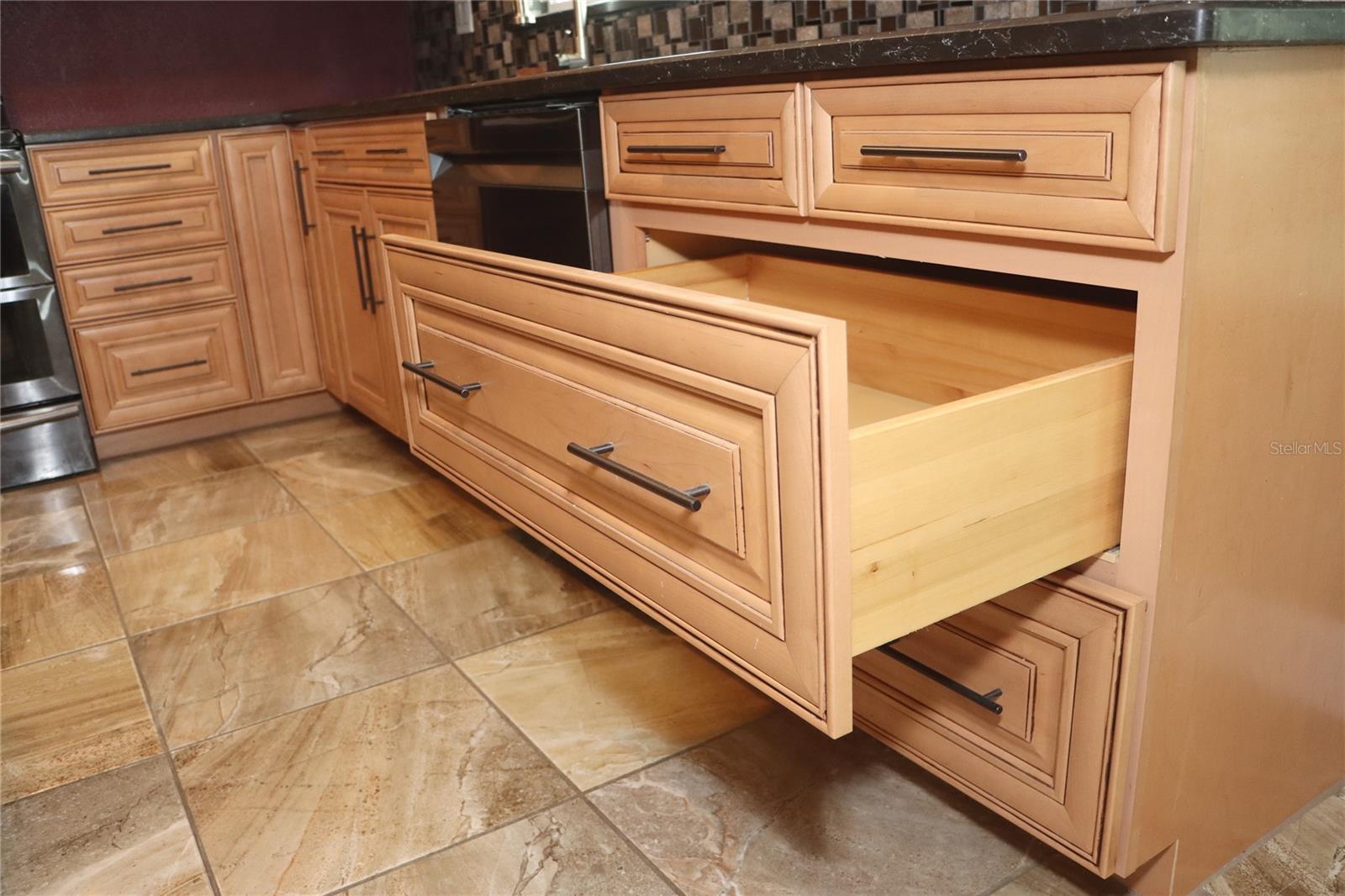 Image 20 of 91 For 1497 Overland Drive