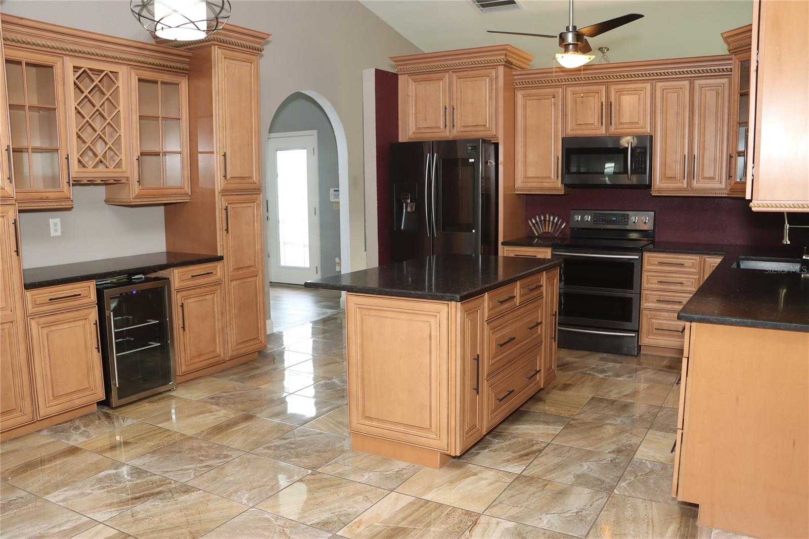 Image 21 of 91 For 1497 Overland Drive