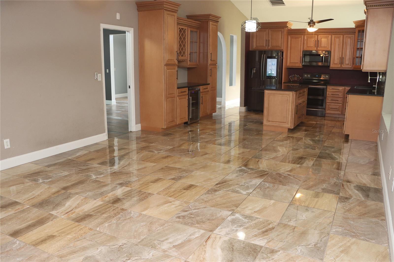 Image 23 of 91 For 1497 Overland Drive