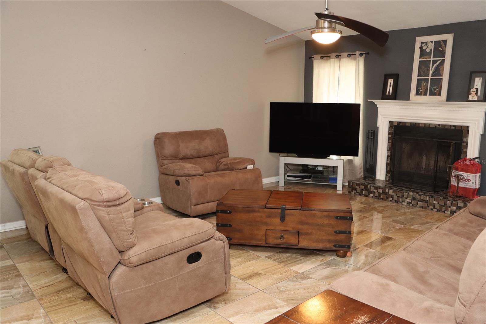 Image 25 of 91 For 1497 Overland Drive