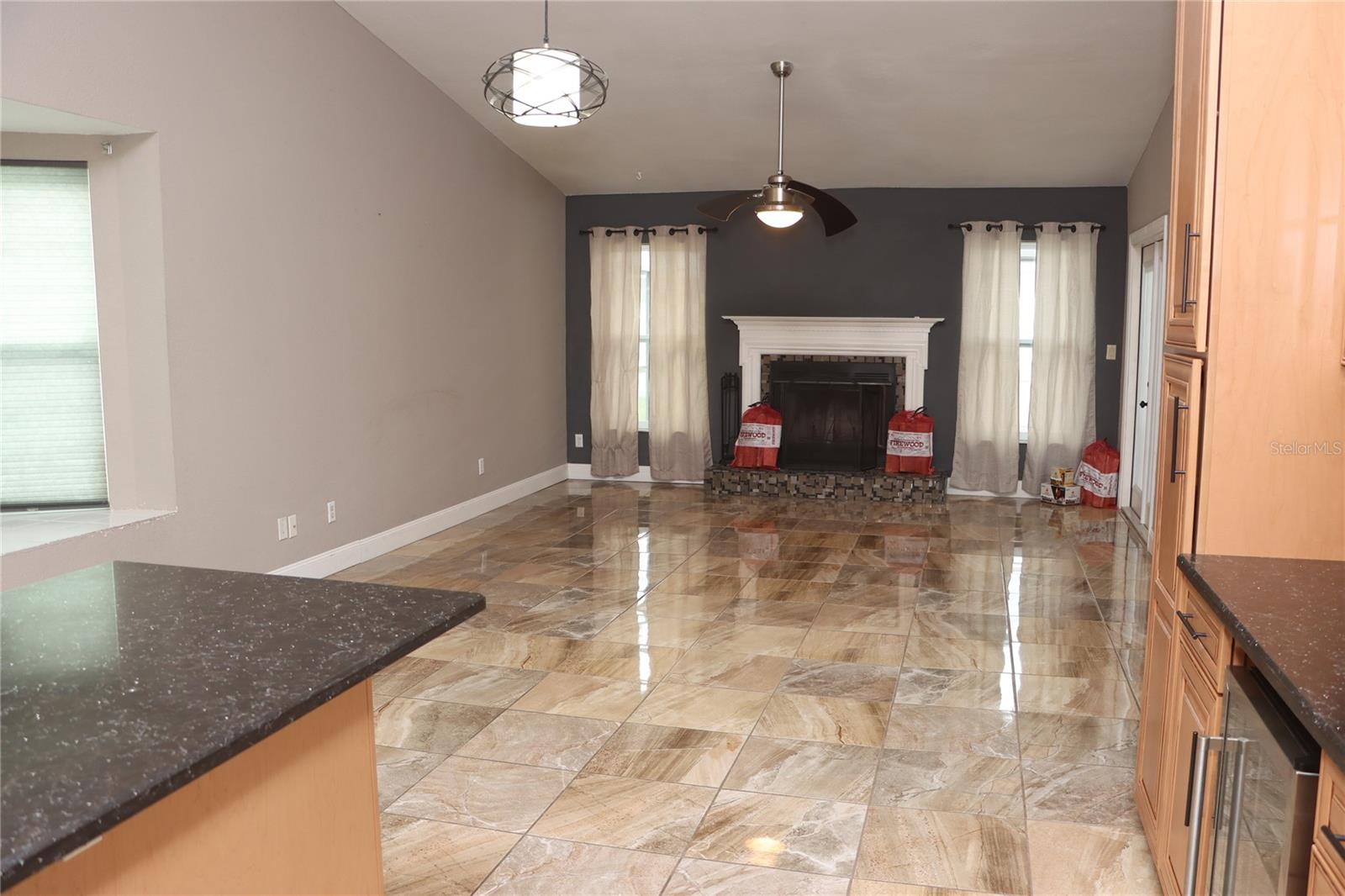 Image 26 of 91 For 1497 Overland Drive