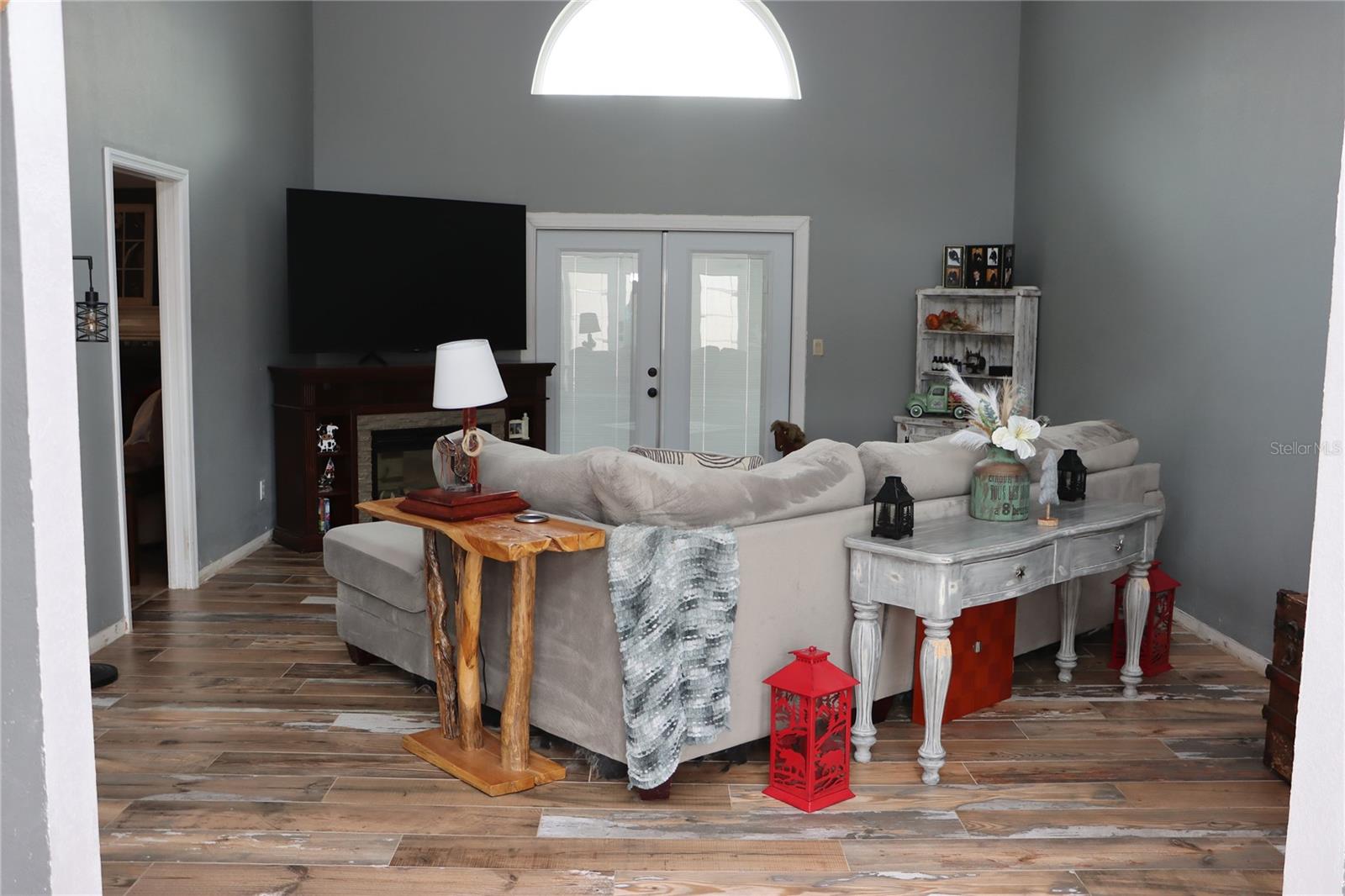 Image 28 of 91 For 1497 Overland Drive