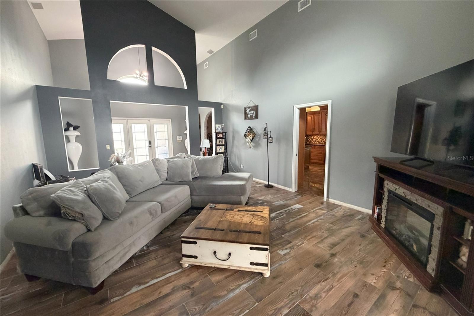 Image 29 of 91 For 1497 Overland Drive