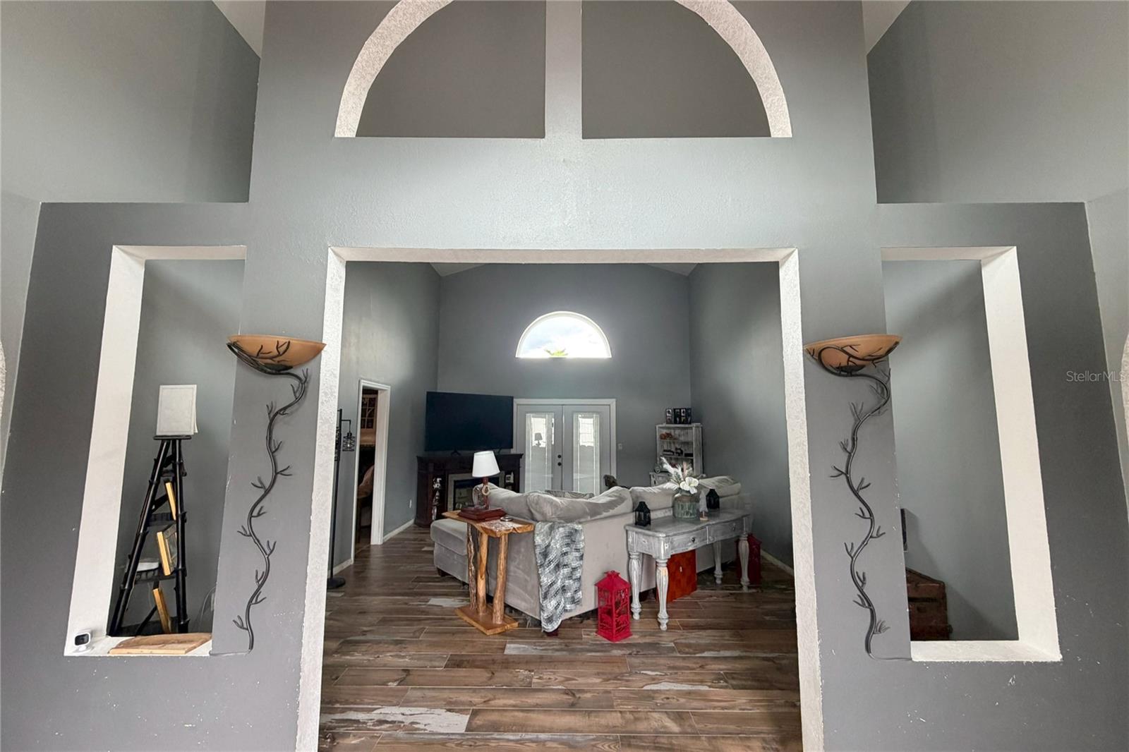 Image 30 of 91 For 1497 Overland Drive