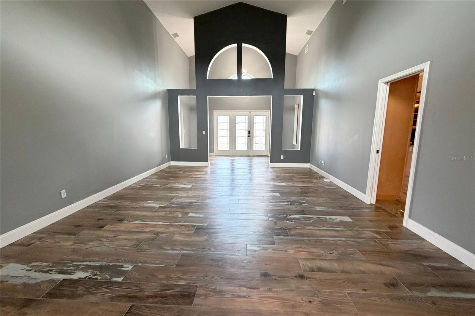 Image 32 of 91 For 1497 Overland Drive