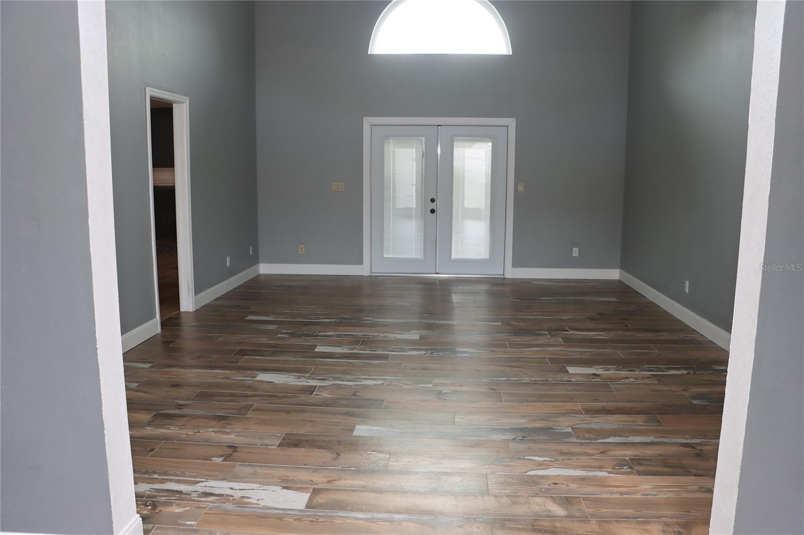 Image 33 of 91 For 1497 Overland Drive