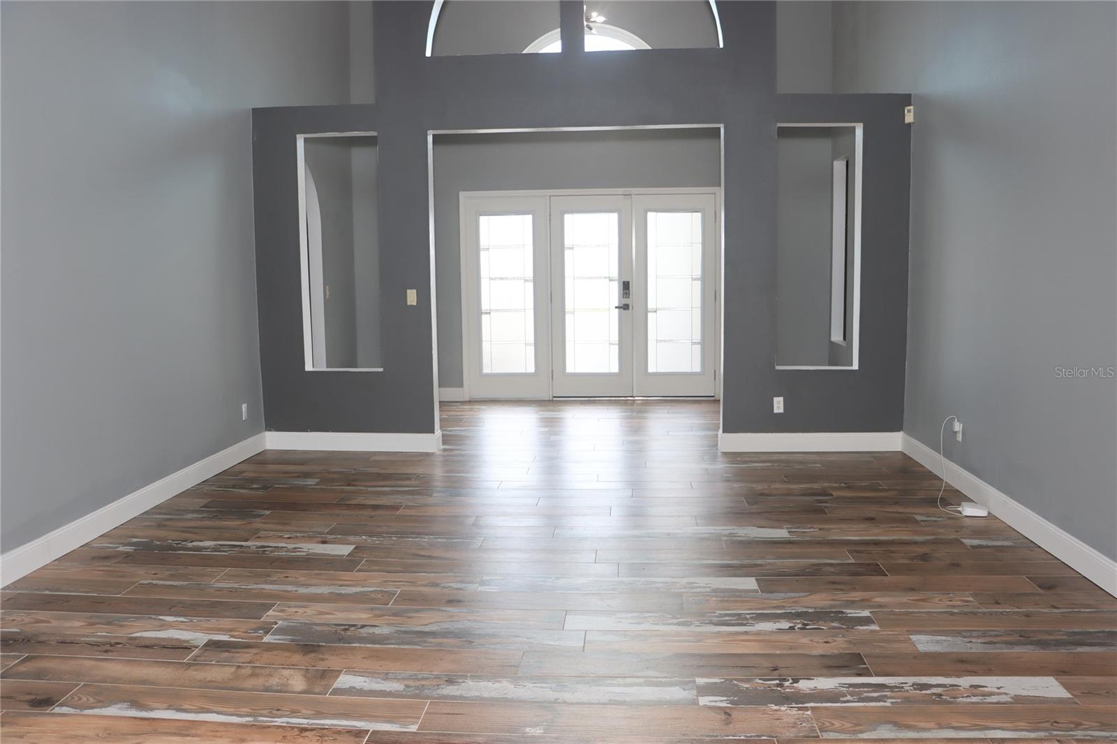 Image 34 of 91 For 1497 Overland Drive