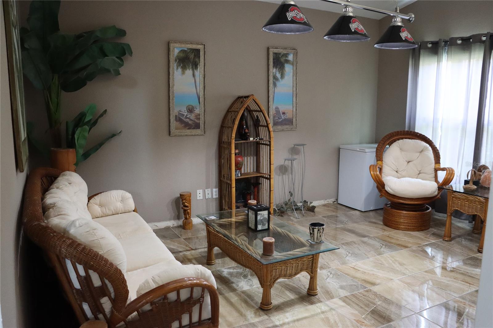 Image 37 of 91 For 1497 Overland Drive