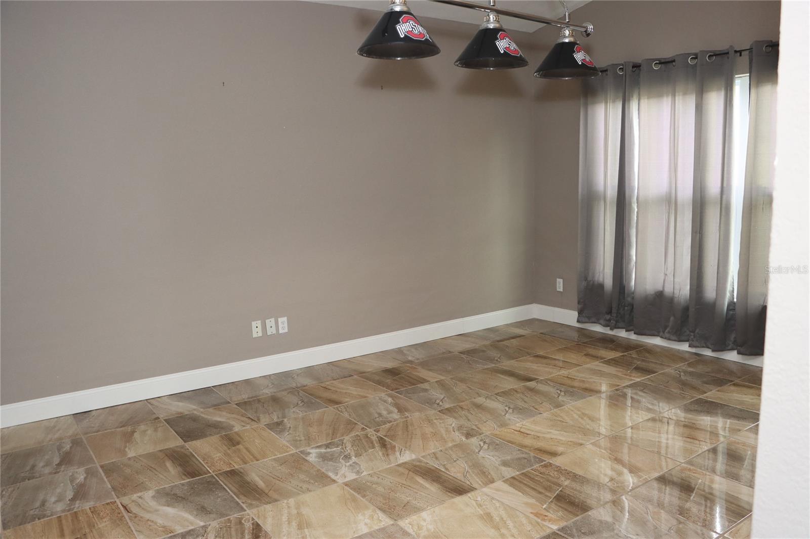 Image 38 of 91 For 1497 Overland Drive