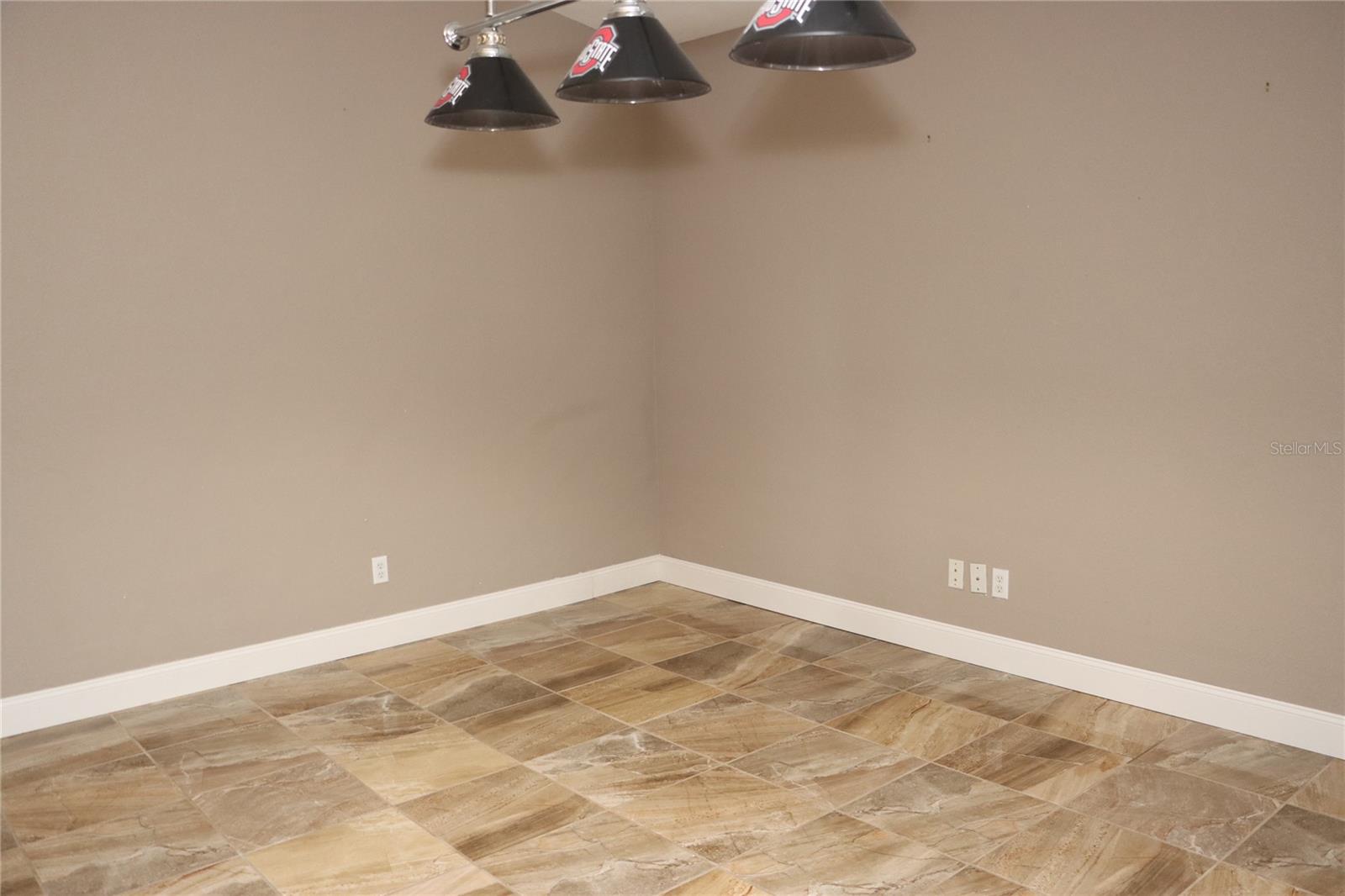 Image 39 of 91 For 1497 Overland Drive