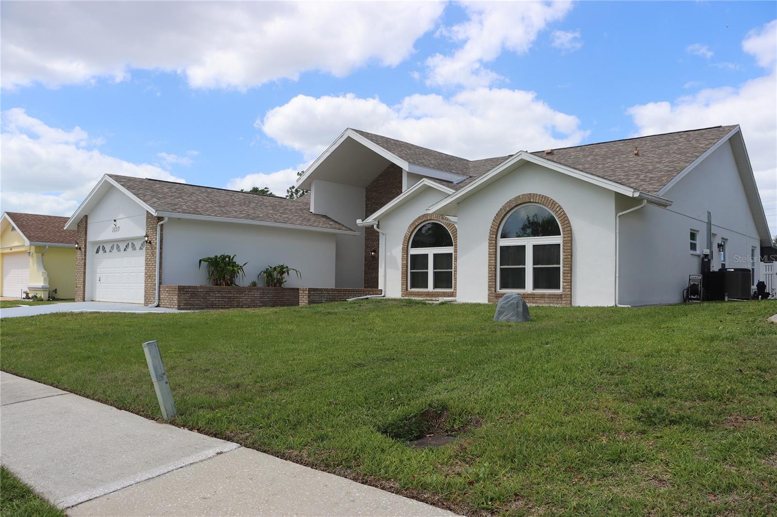 Image 4 of 91 For 1497 Overland Drive