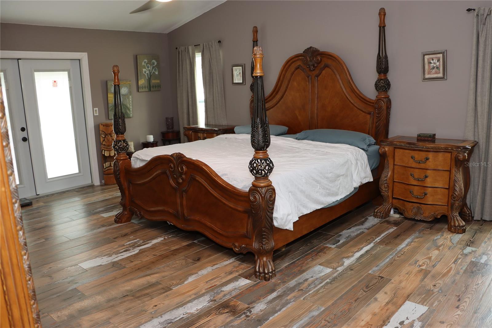 Image 41 of 91 For 1497 Overland Drive