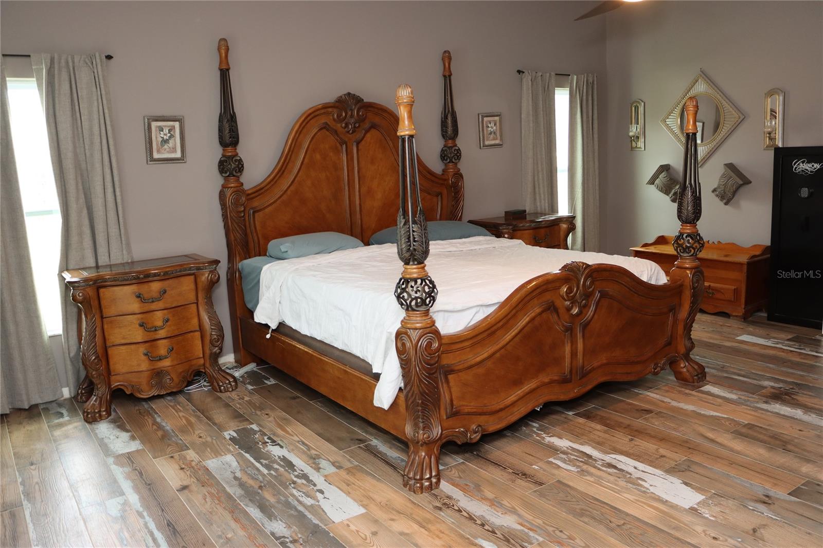 Image 43 of 91 For 1497 Overland Drive