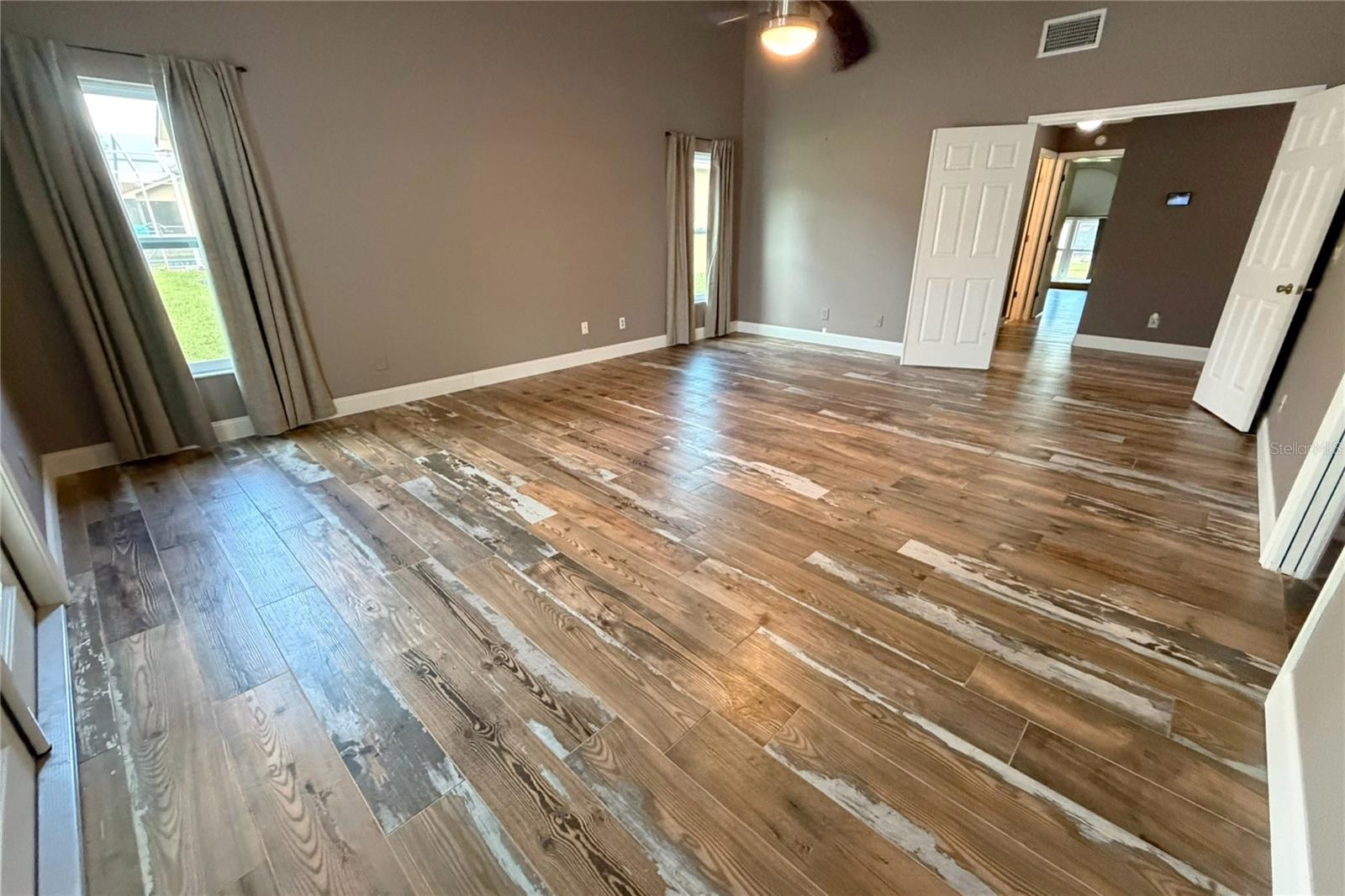 Image 45 of 91 For 1497 Overland Drive