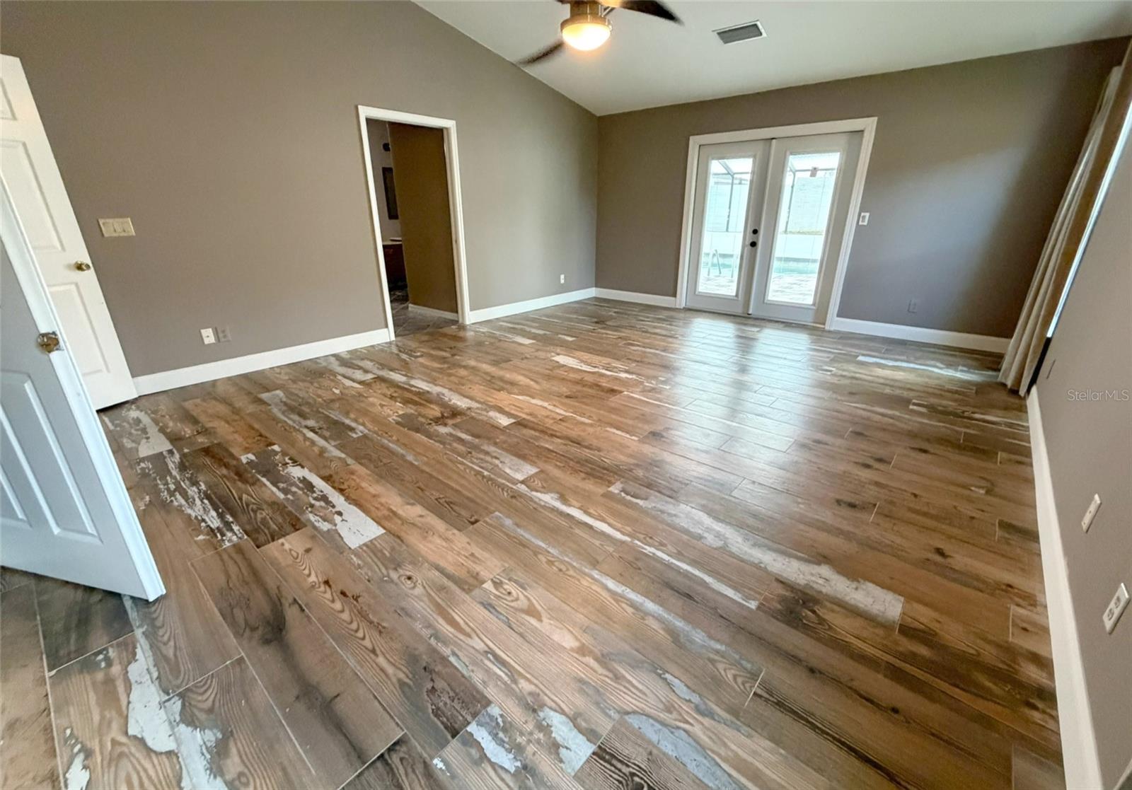 Image 46 of 91 For 1497 Overland Drive