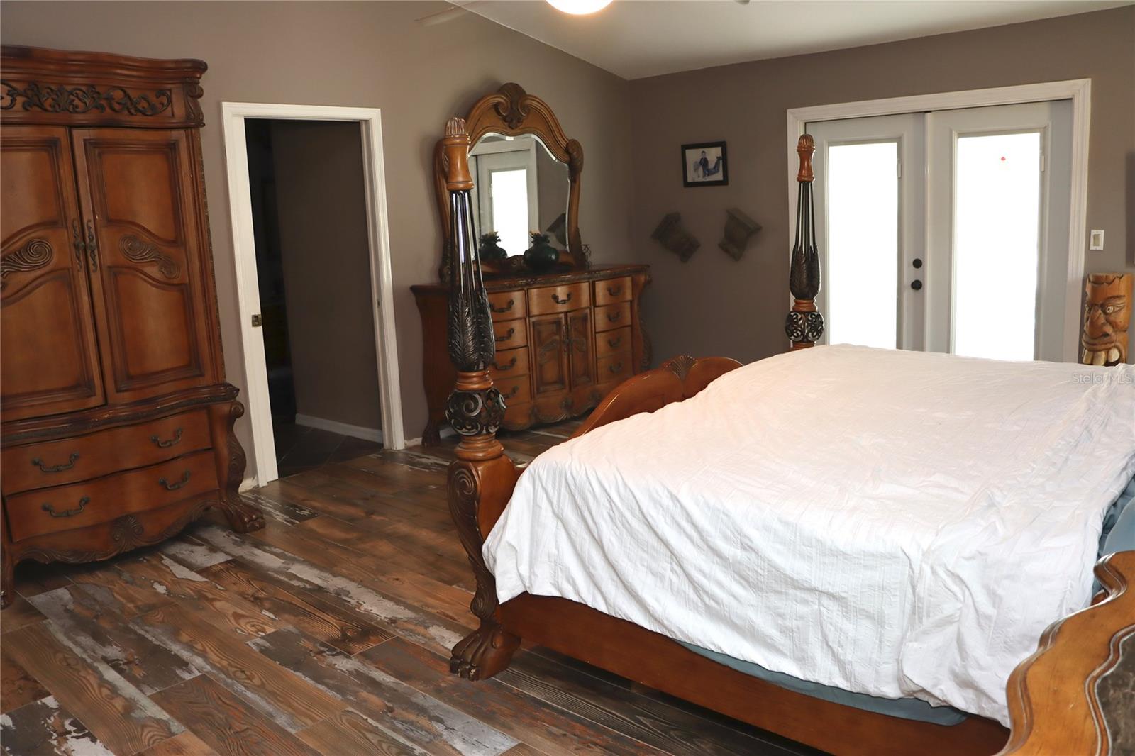 Image 47 of 91 For 1497 Overland Drive