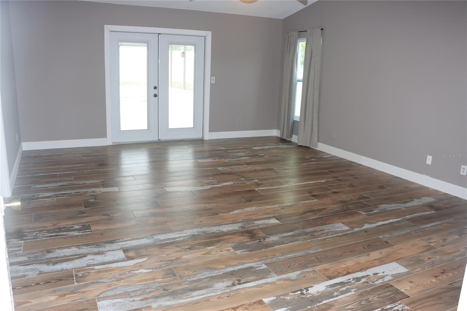 Image 48 of 91 For 1497 Overland Drive