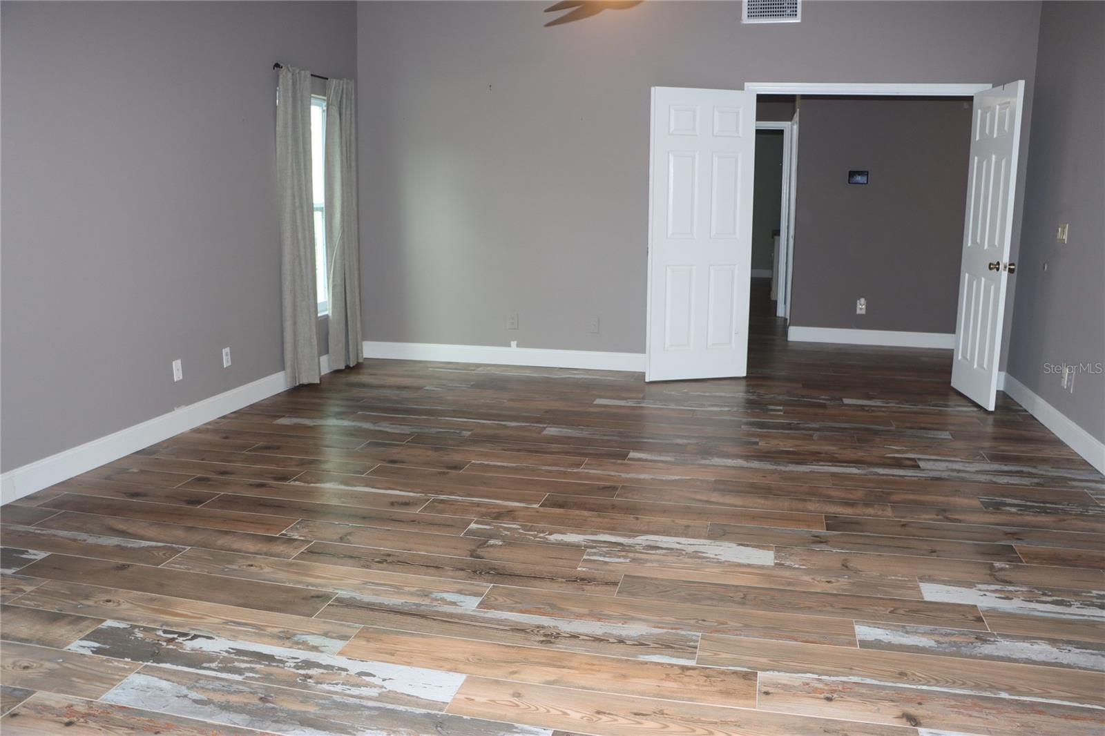 Image 49 of 91 For 1497 Overland Drive