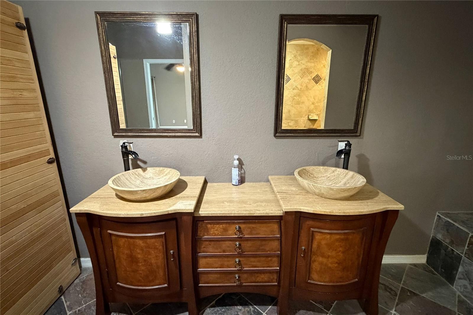 Image 53 of 91 For 1497 Overland Drive