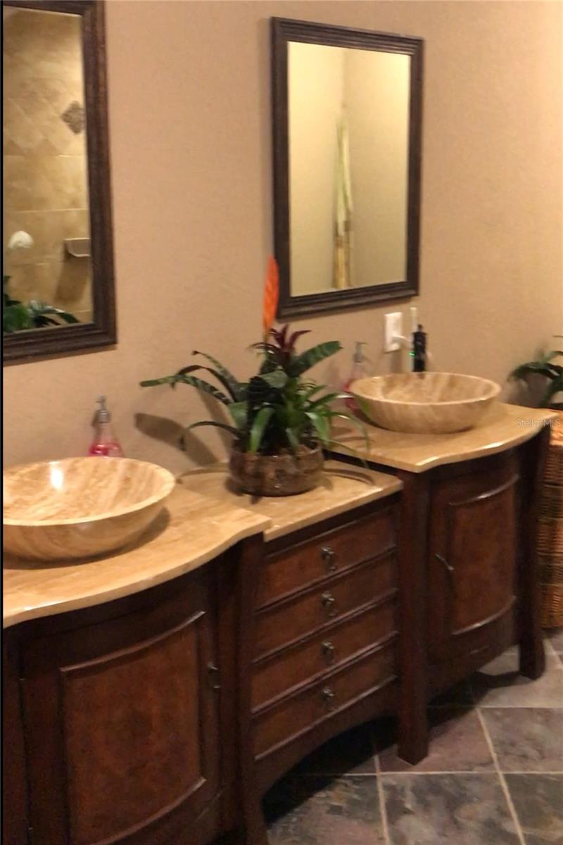 Image 58 of 91 For 1497 Overland Drive