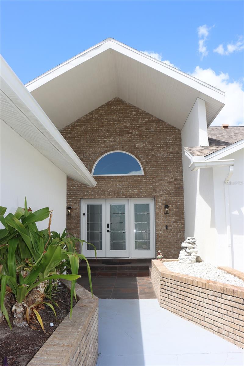 Image 6 of 91 For 1497 Overland Drive