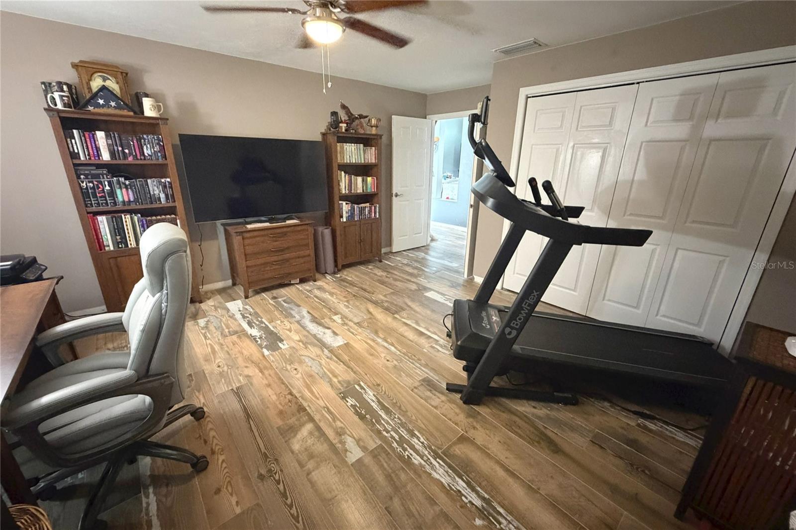 Image 62 of 91 For 1497 Overland Drive