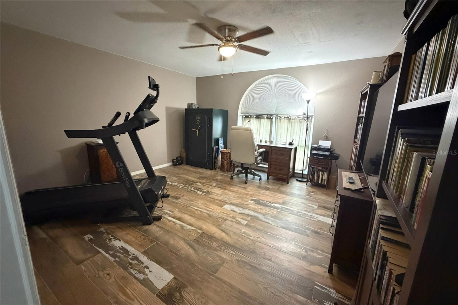 Image 63 of 91 For 1497 Overland Drive