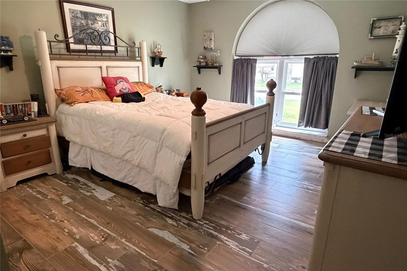 Image 70 of 91 For 1497 Overland Drive