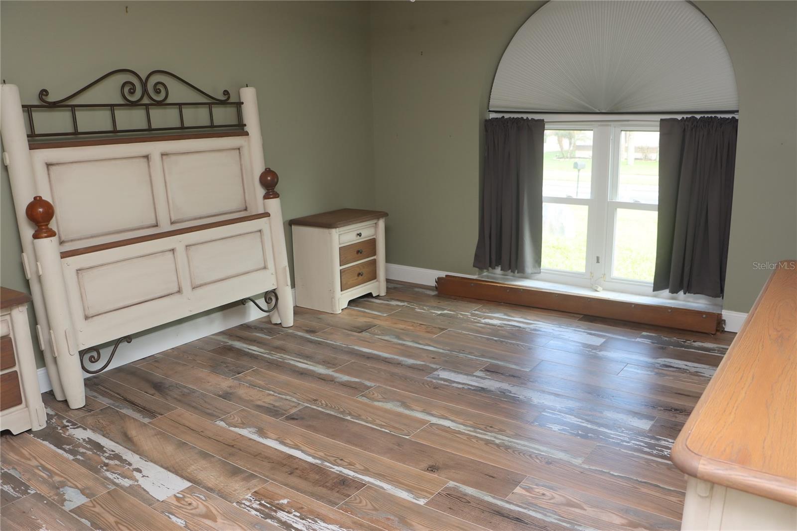 Image 73 of 91 For 1497 Overland Drive