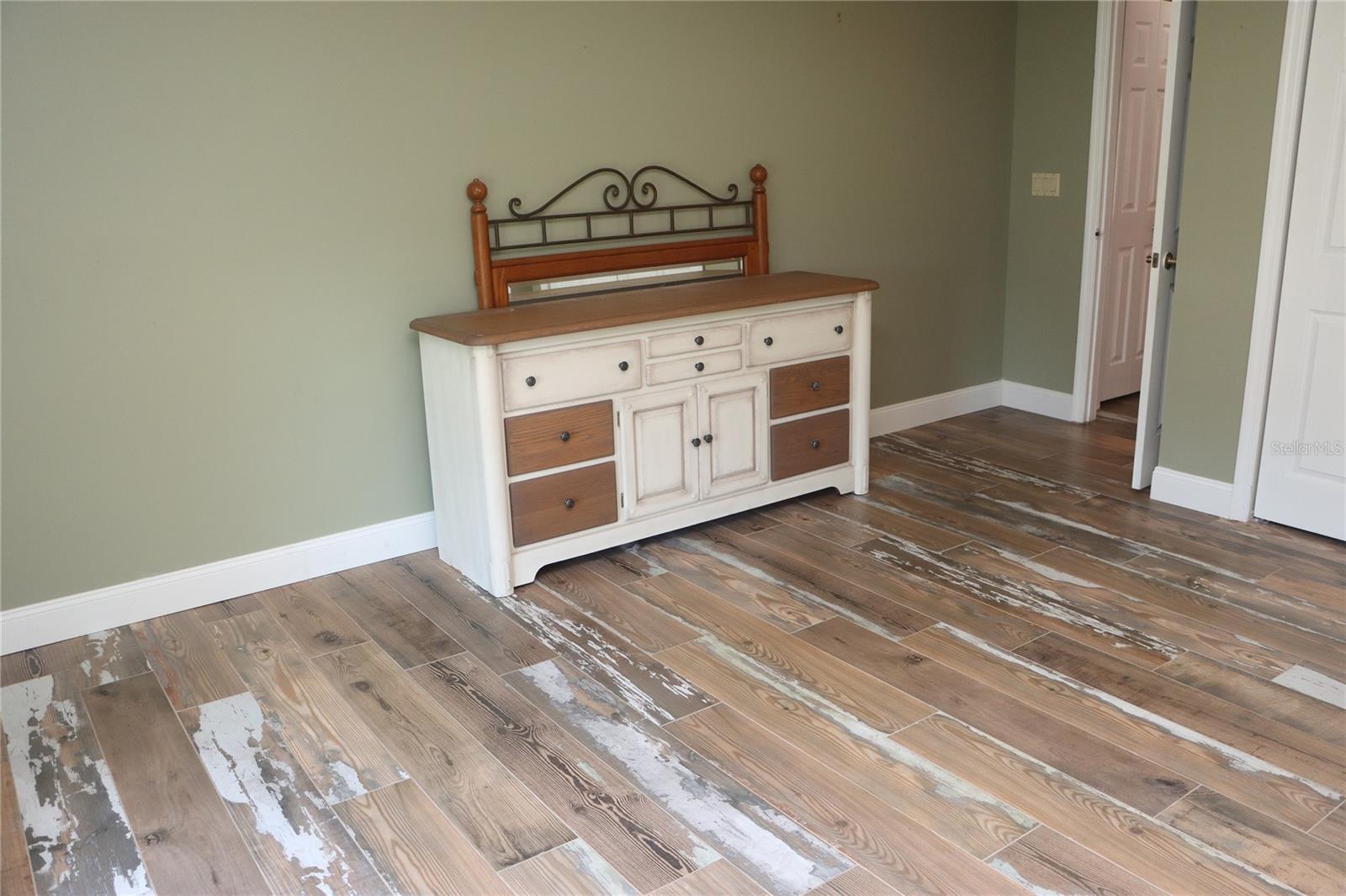 Image 74 of 91 For 1497 Overland Drive