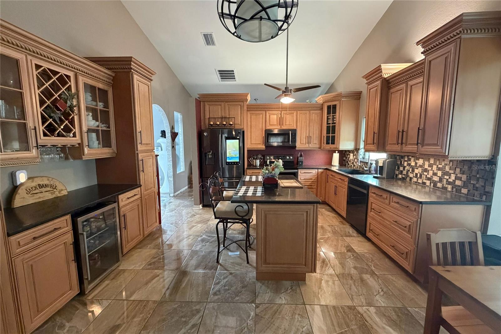 Image 9 of 91 For 1497 Overland Drive