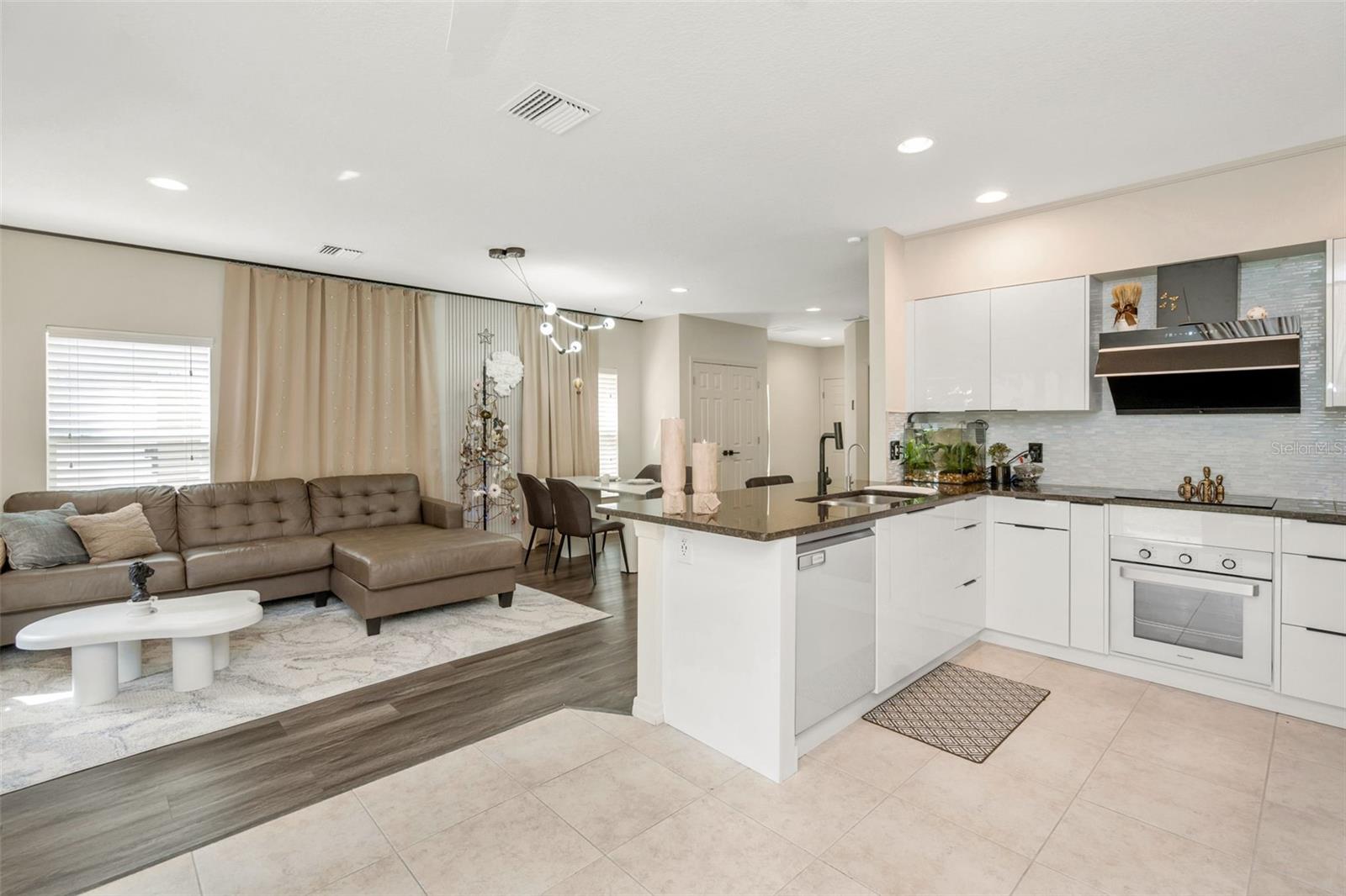 Image 16 of 37 For 1819 Sommarie Way