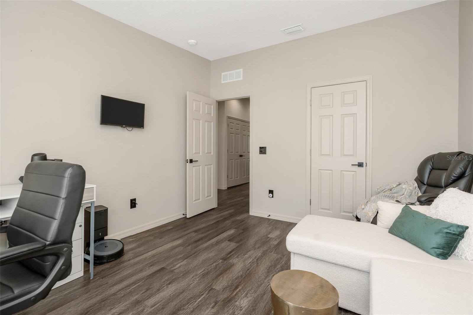 Image 32 of 37 For 1819 Sommarie Way