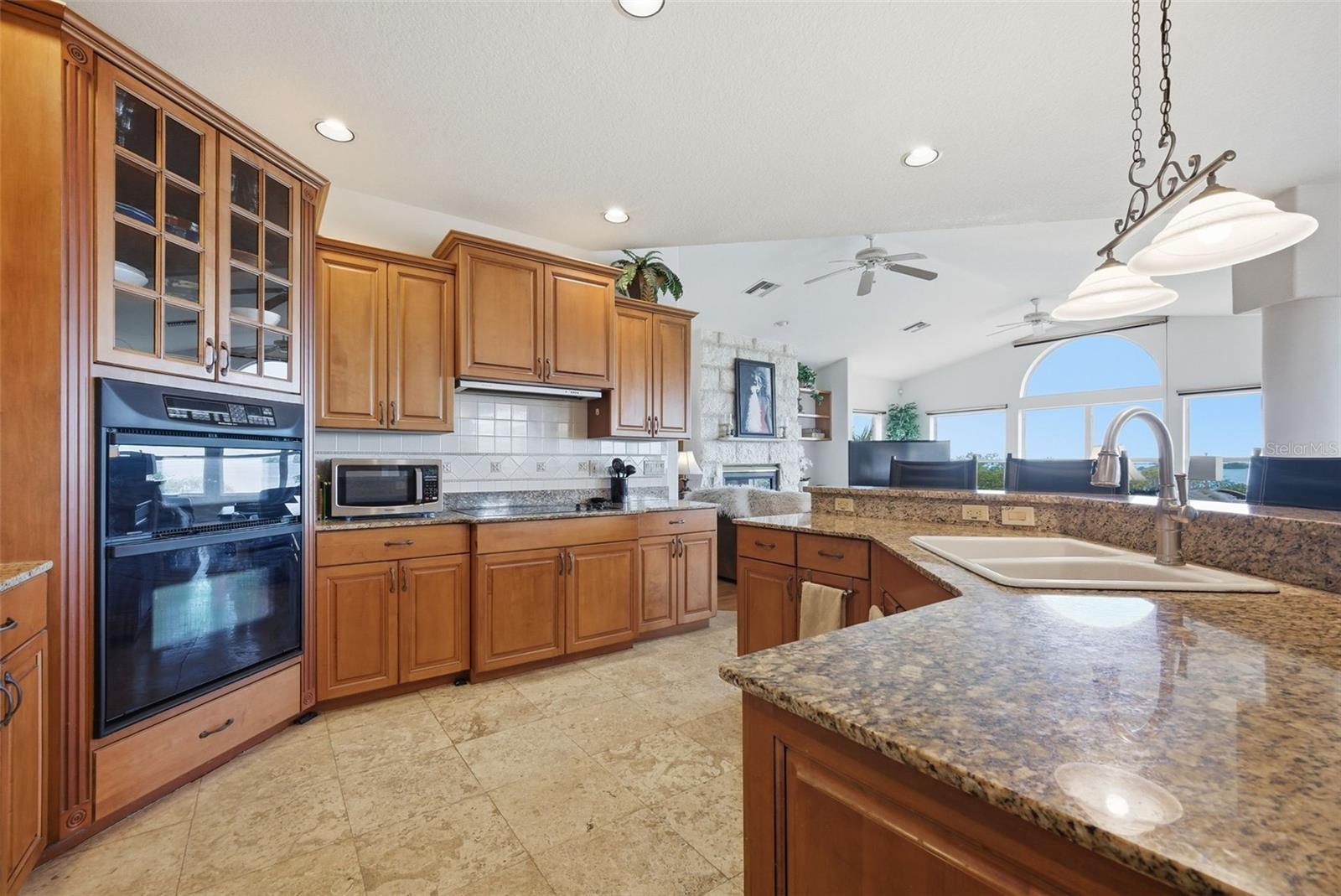 Listing photo id 17 for 2017 Harbour Watch Circle