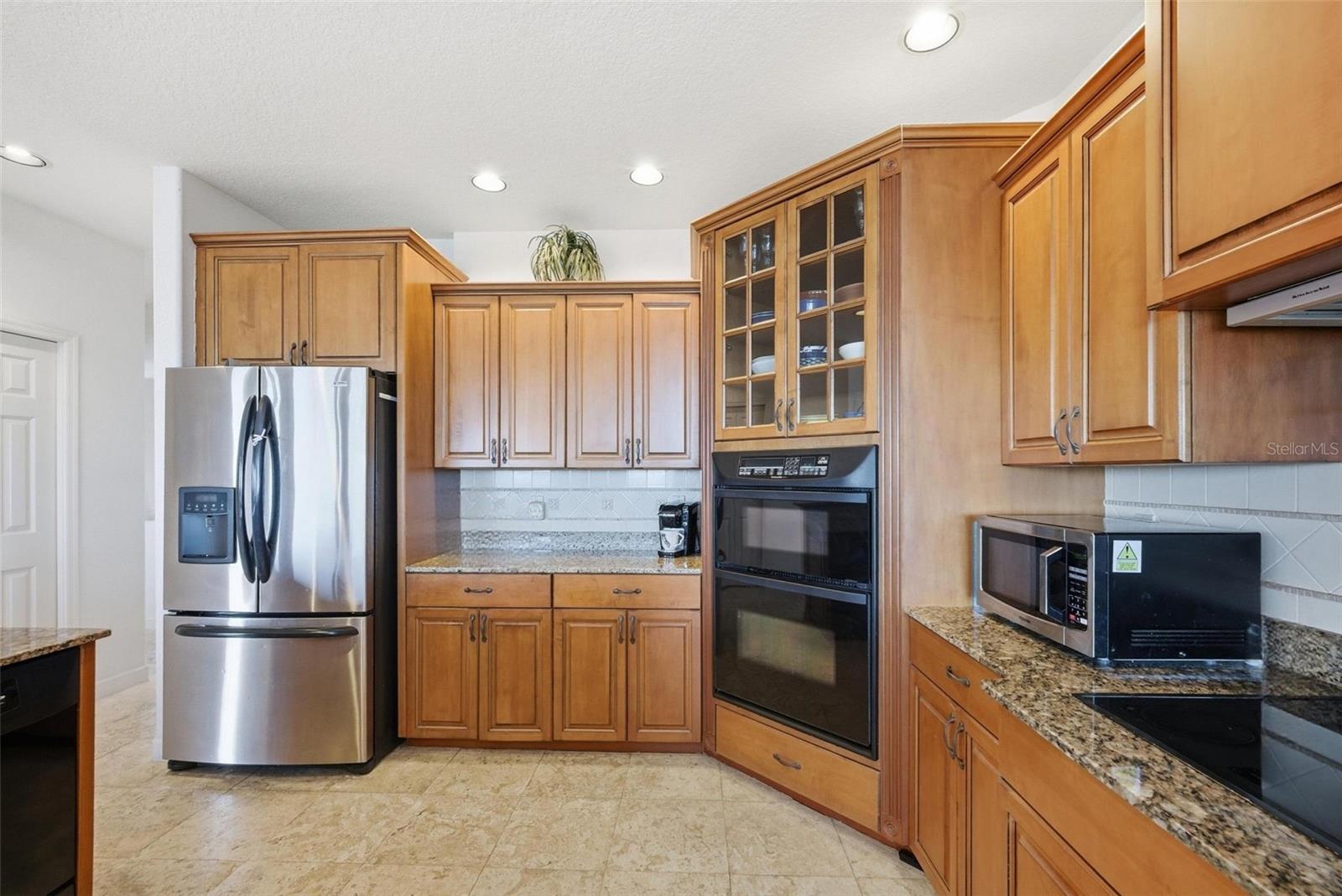 Listing photo id 18 for 2017 Harbour Watch Circle