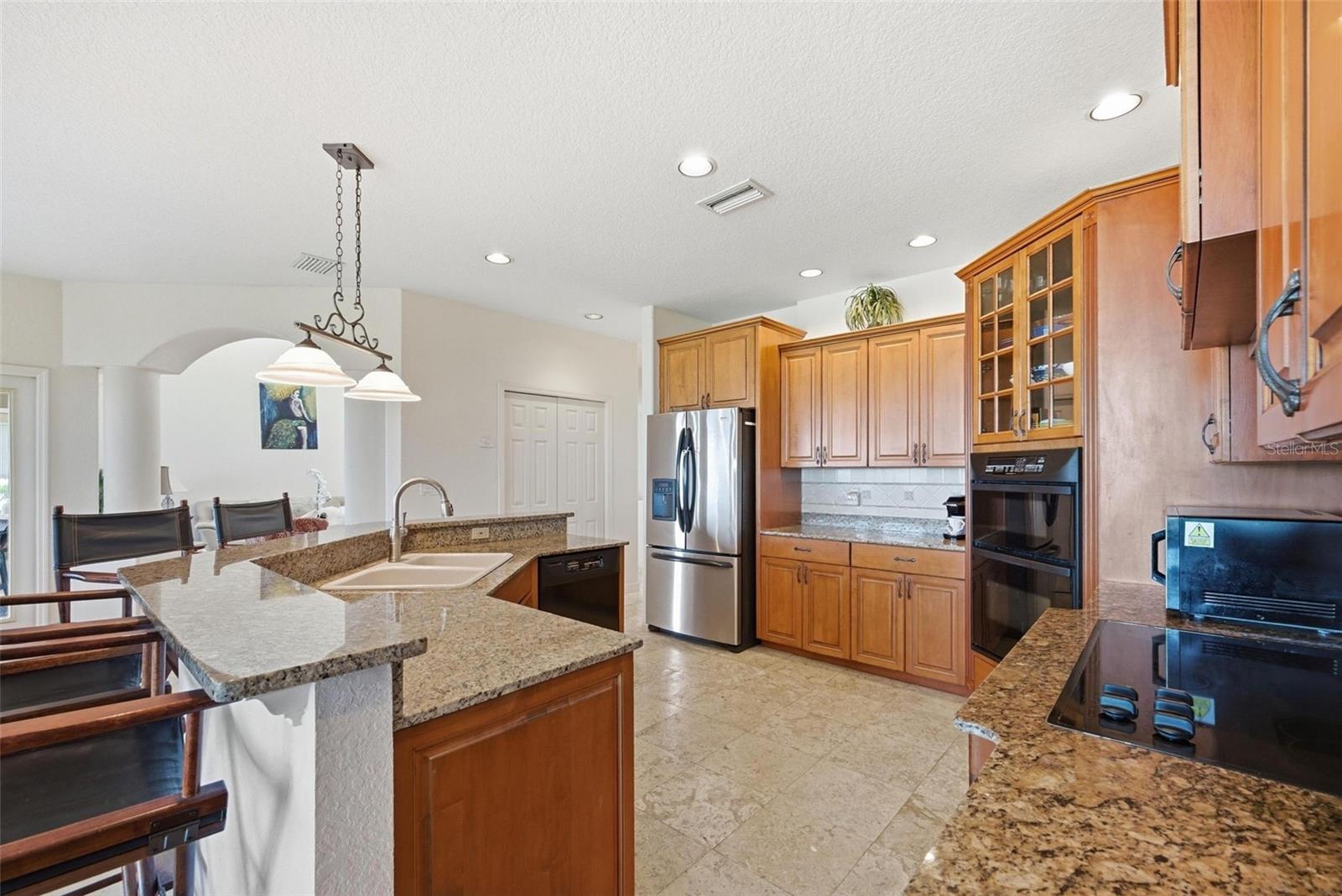 Listing photo id 19 for 2017 Harbour Watch Circle