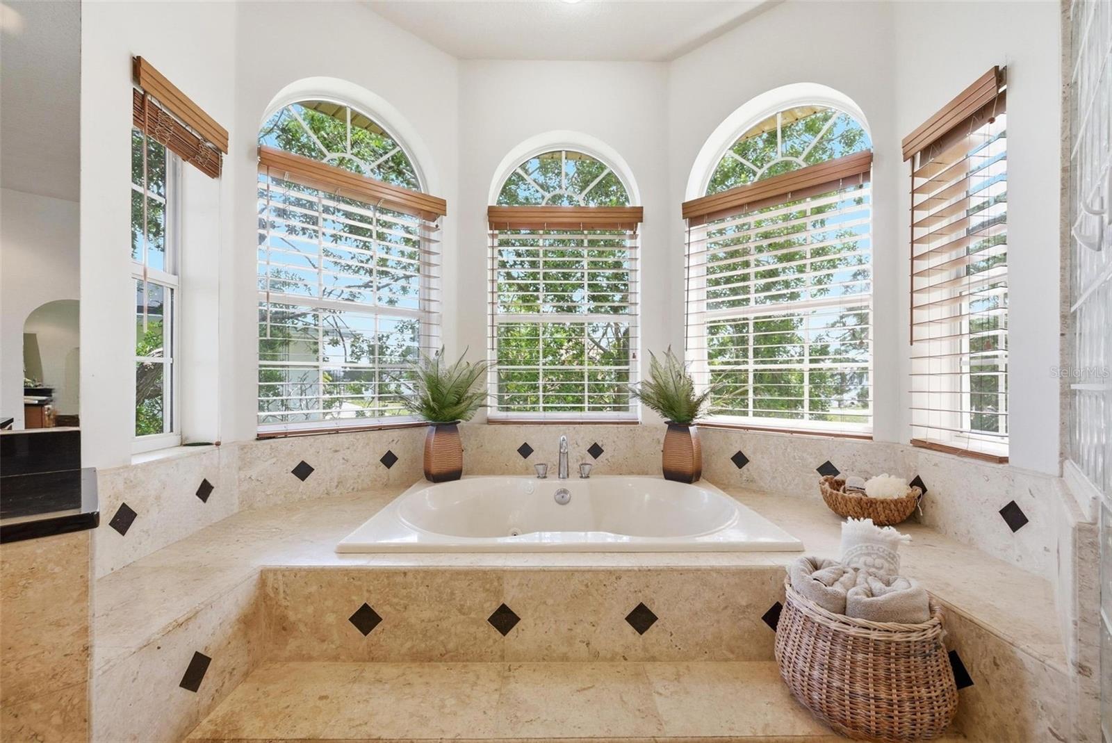 Listing photo id 27 for 2017 Harbour Watch Circle