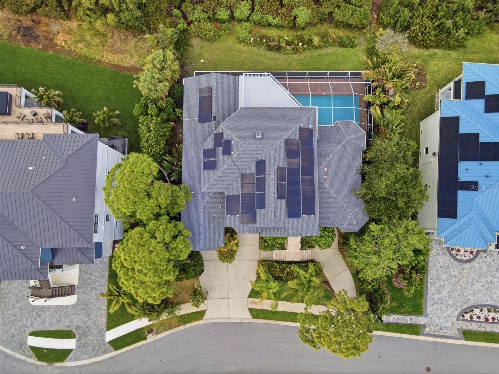 Listing photo id 1 for 2017 Harbour Watch Circle