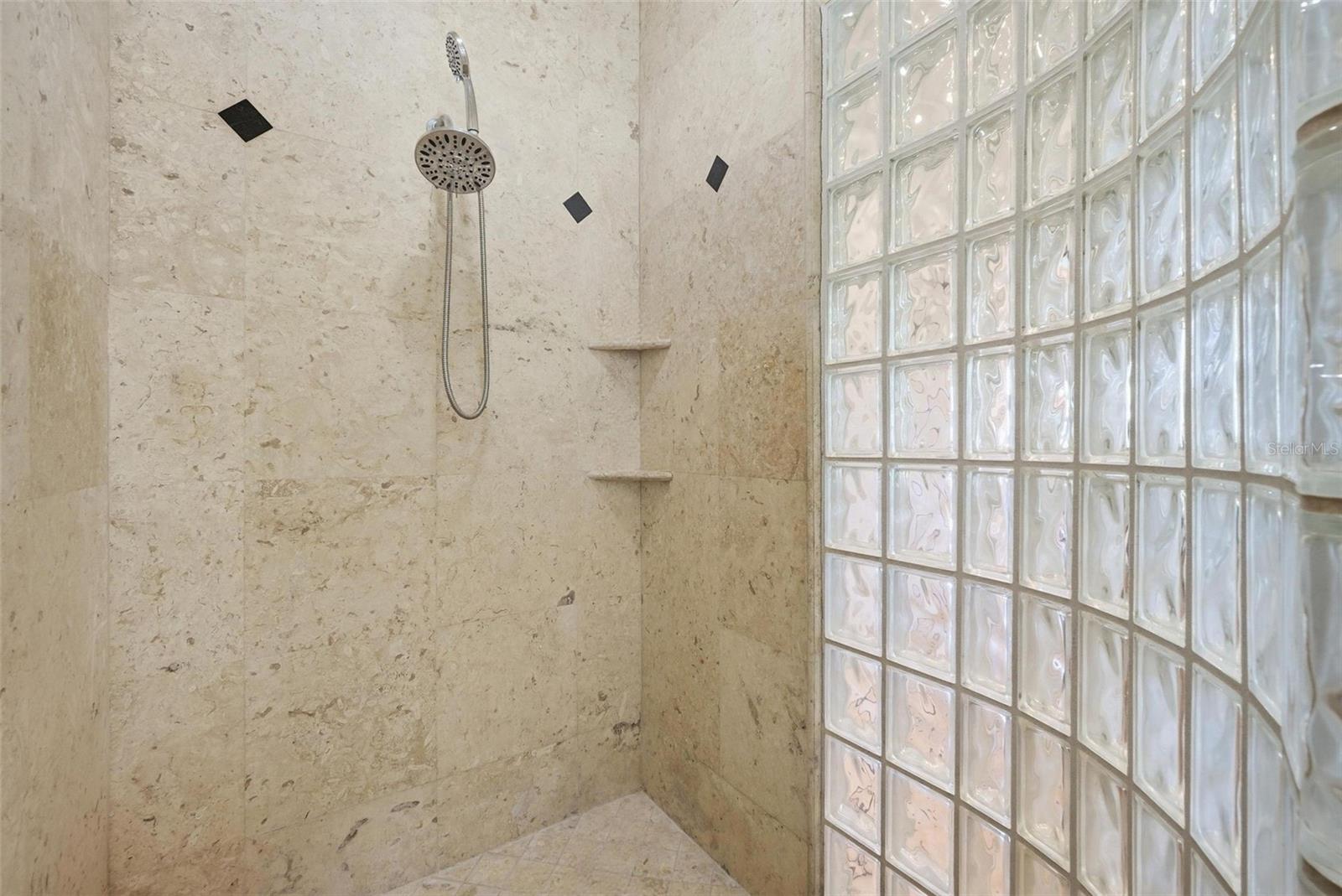 Listing photo id 28 for 2017 Harbour Watch Circle