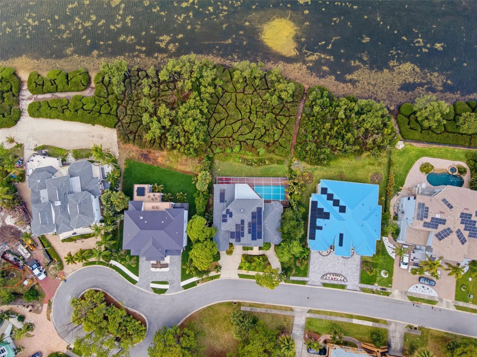 Listing photo id 2 for 2017 Harbour Watch Circle