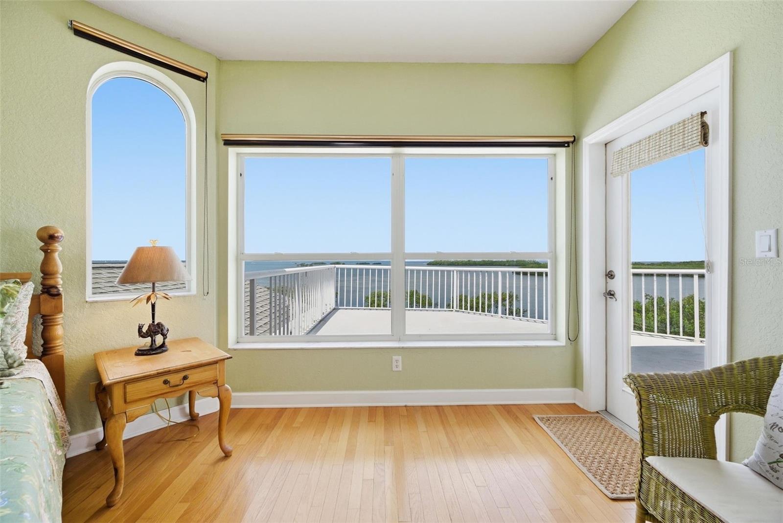 Listing photo id 38 for 2017 Harbour Watch Circle