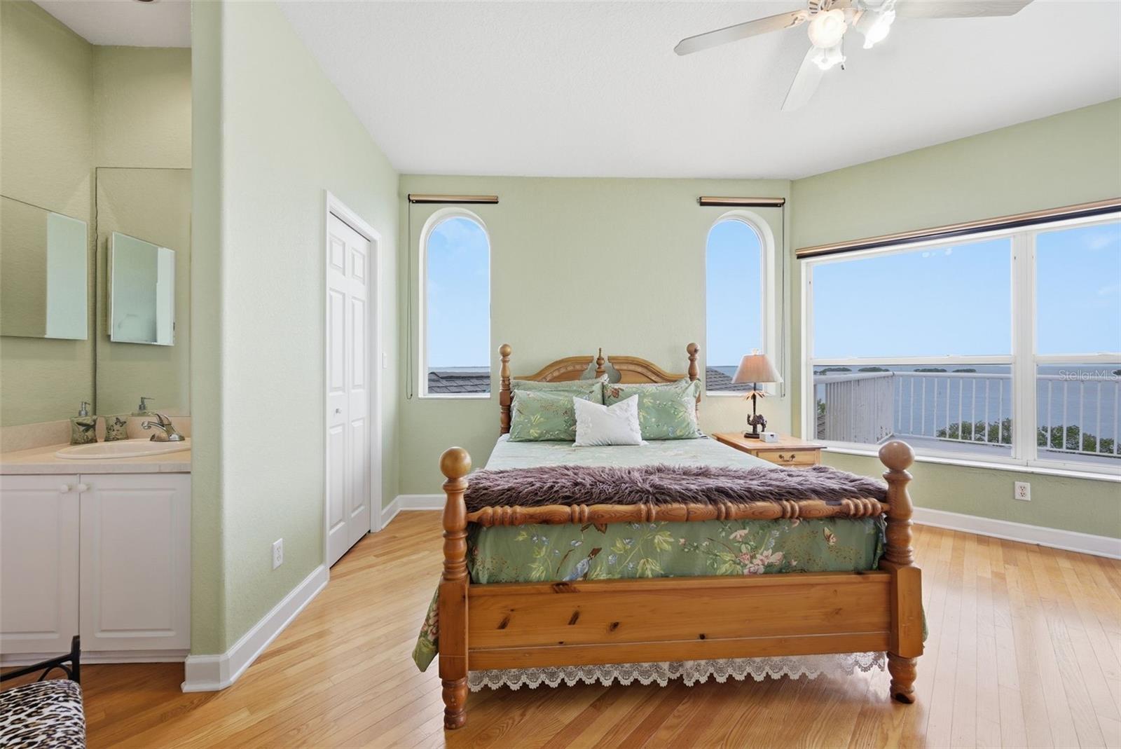 Listing photo id 43 for 2017 Harbour Watch Circle